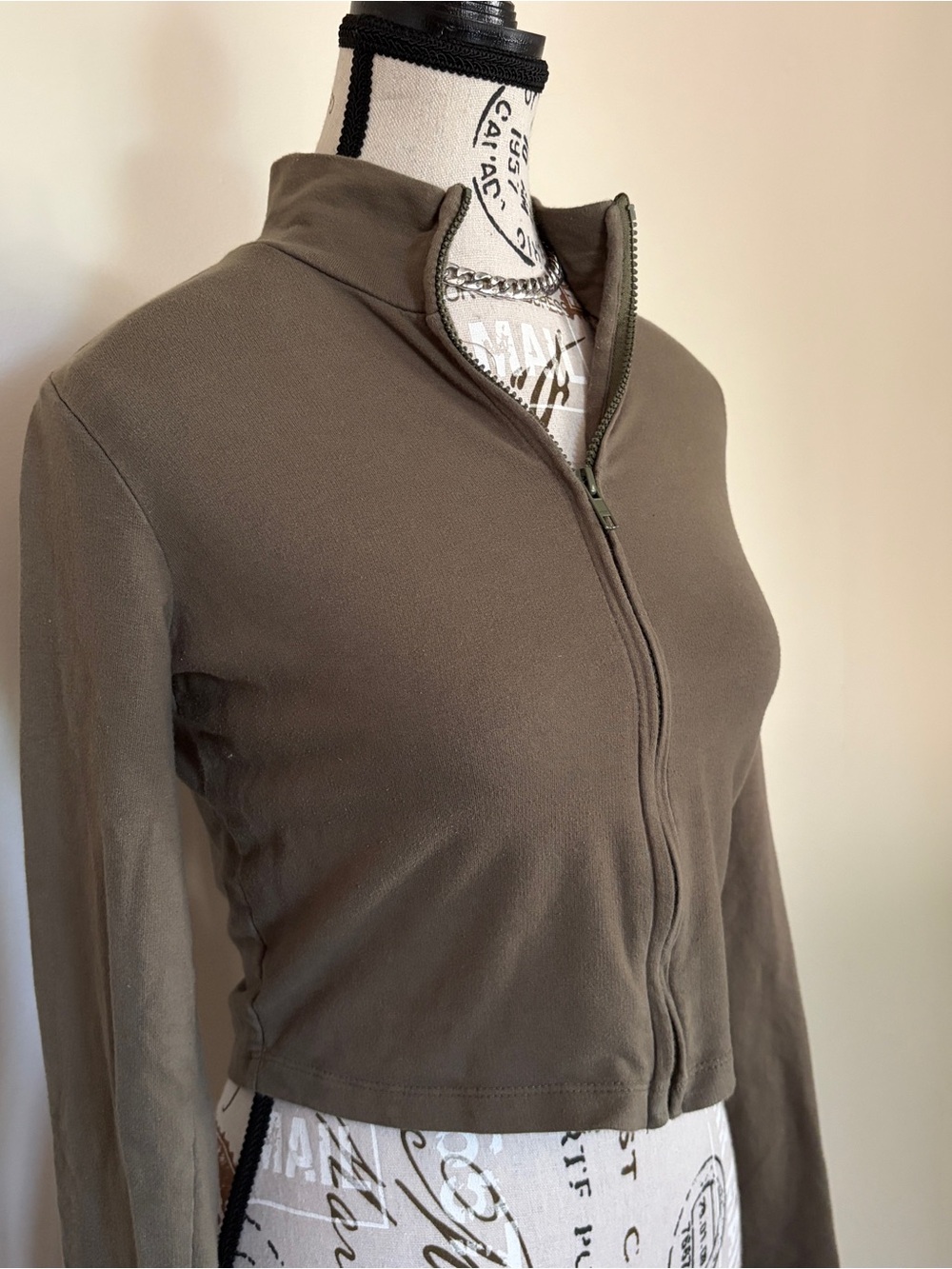 Garage olive green long sleeve cropped zip up sweater - Picture 2 of 12